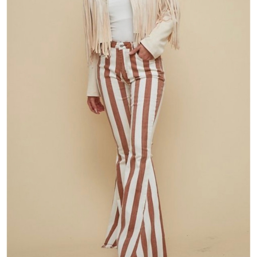 NWT. Saints & Hearts High- Rise Extreme Flare Jeans Size. Small